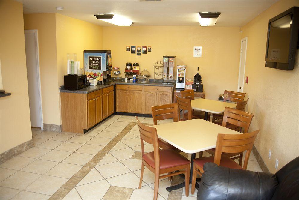 Days Inn By Wyndham Defuniak Springs Esterno foto