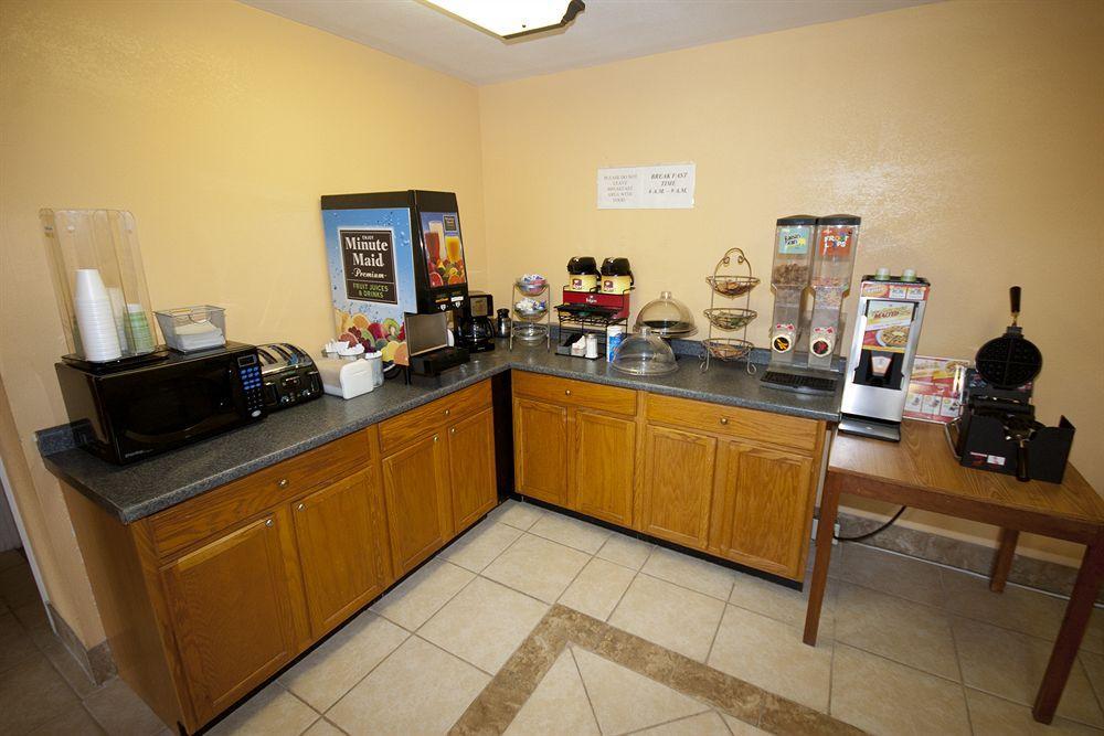 Days Inn By Wyndham Defuniak Springs Esterno foto