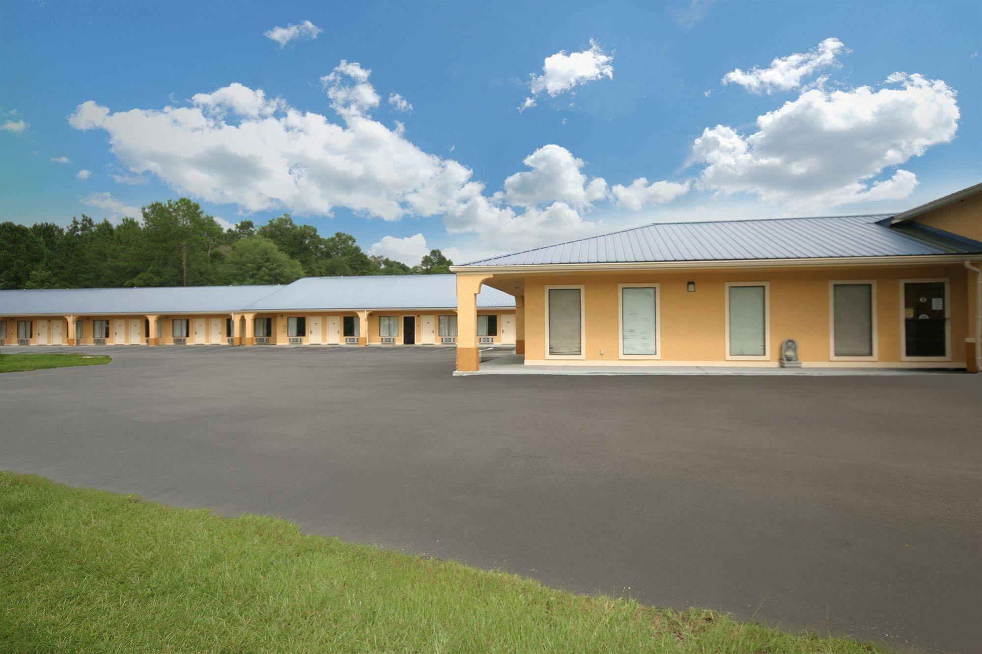 Days Inn By Wyndham Defuniak Springs Esterno foto