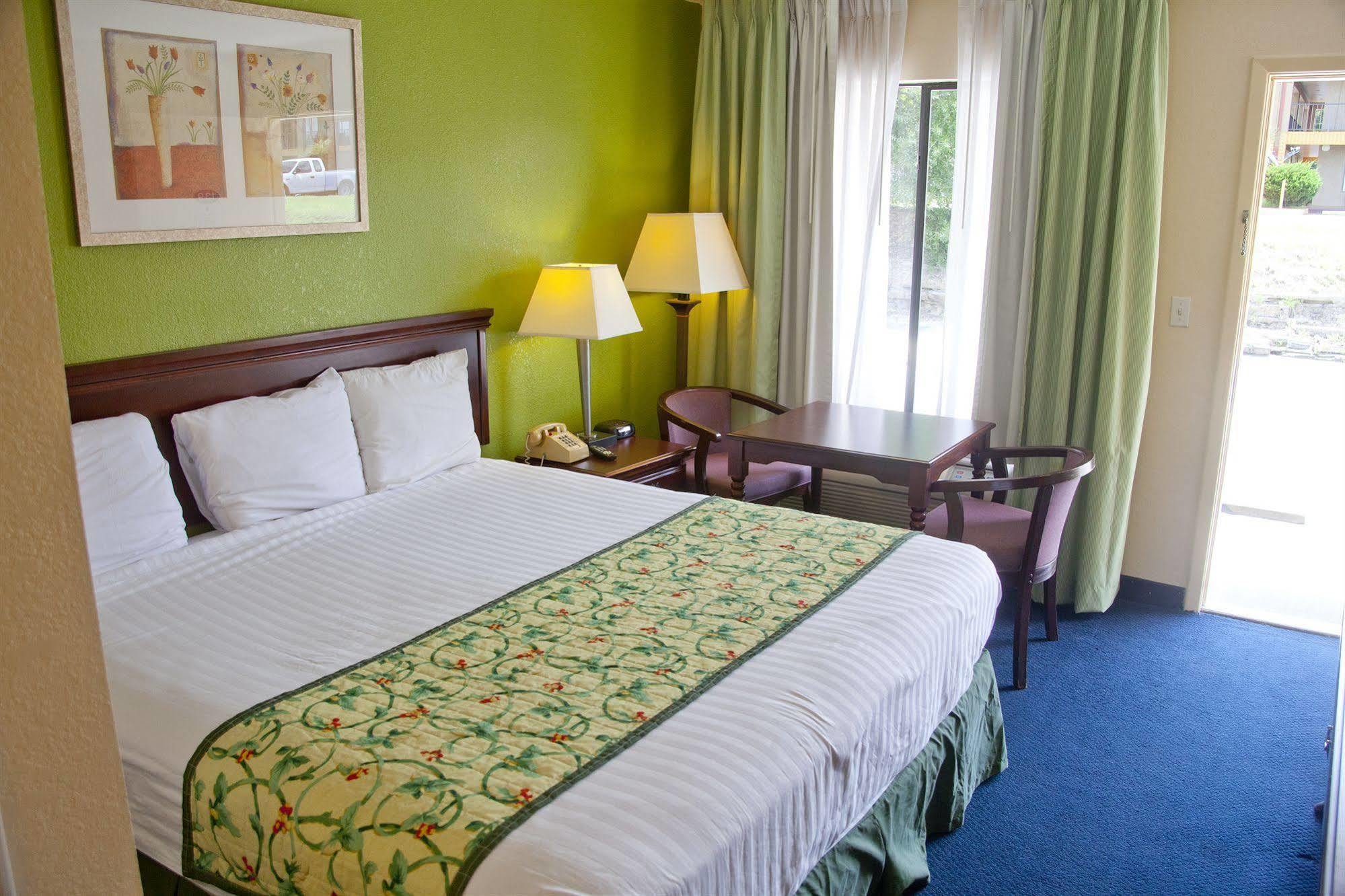 Days Inn By Wyndham Defuniak Springs Esterno foto