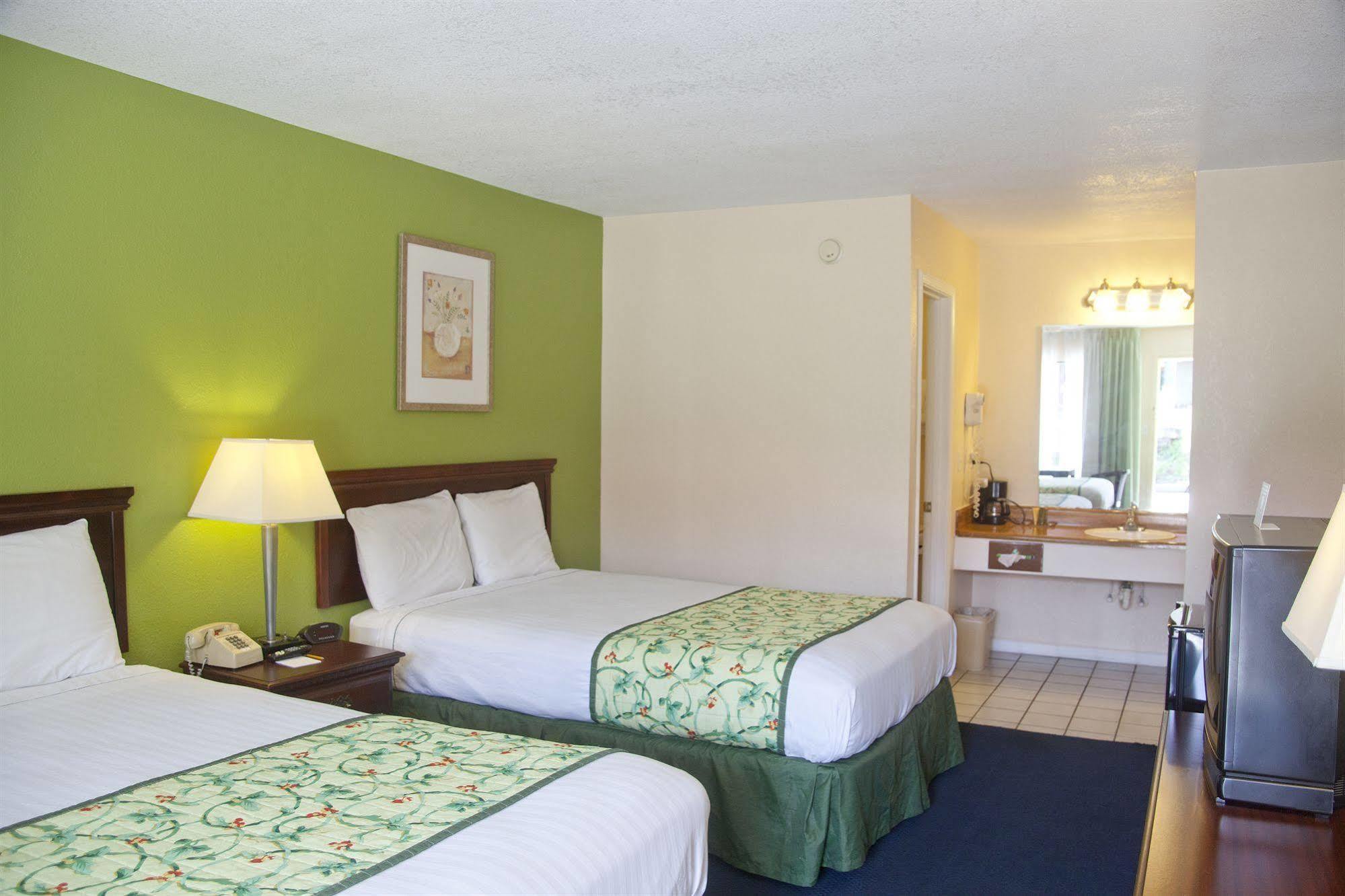 Days Inn By Wyndham Defuniak Springs Esterno foto