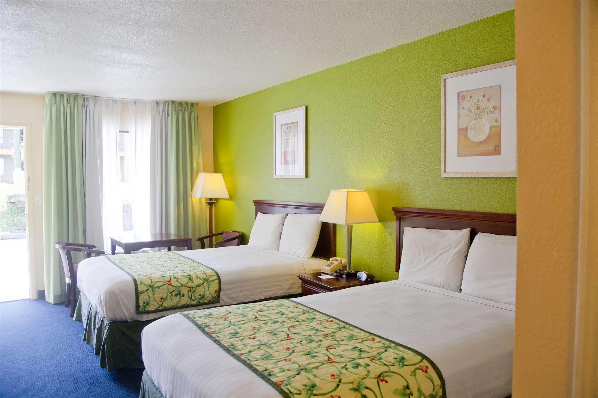 Days Inn By Wyndham Defuniak Springs Esterno foto