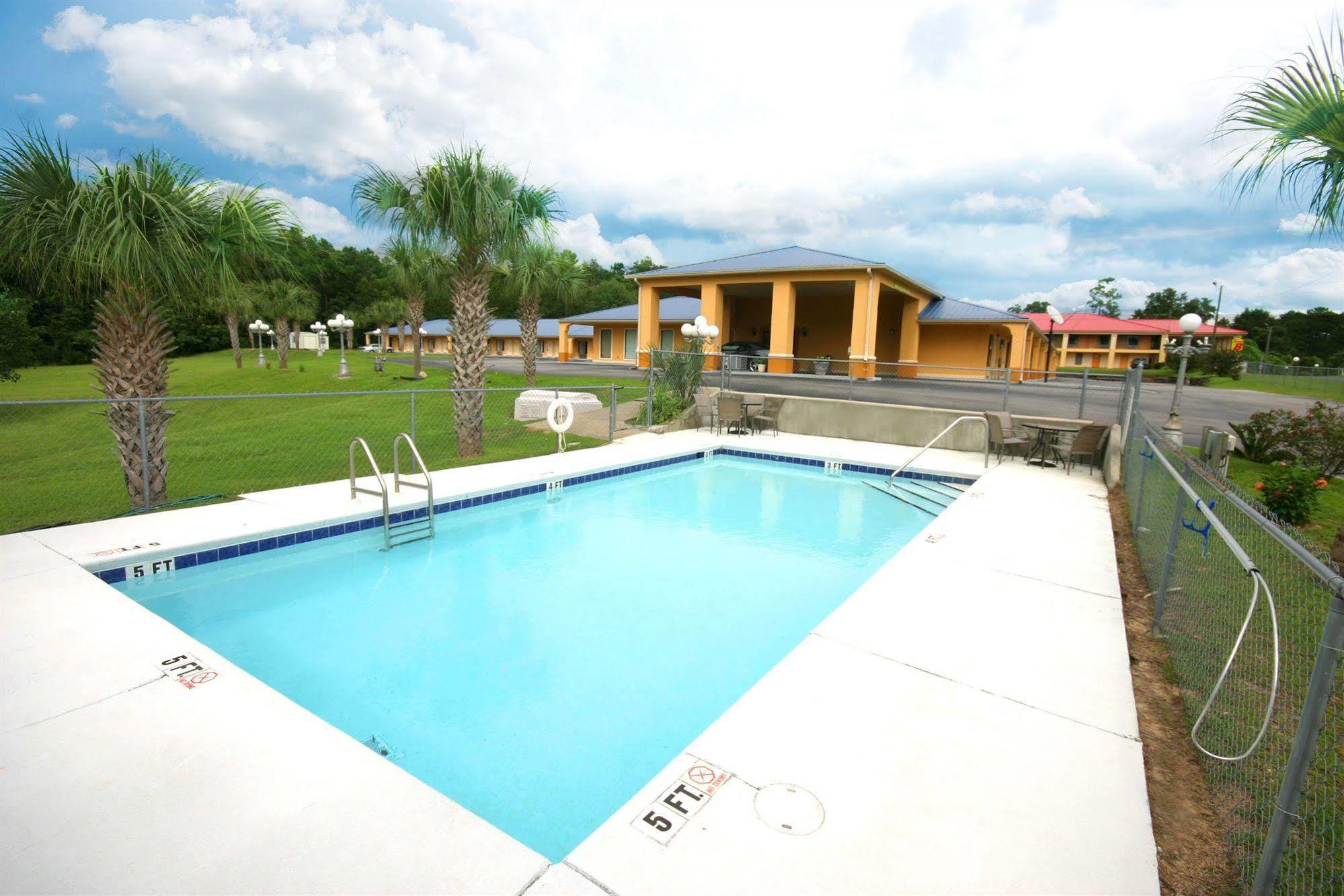 Days Inn By Wyndham Defuniak Springs Esterno foto