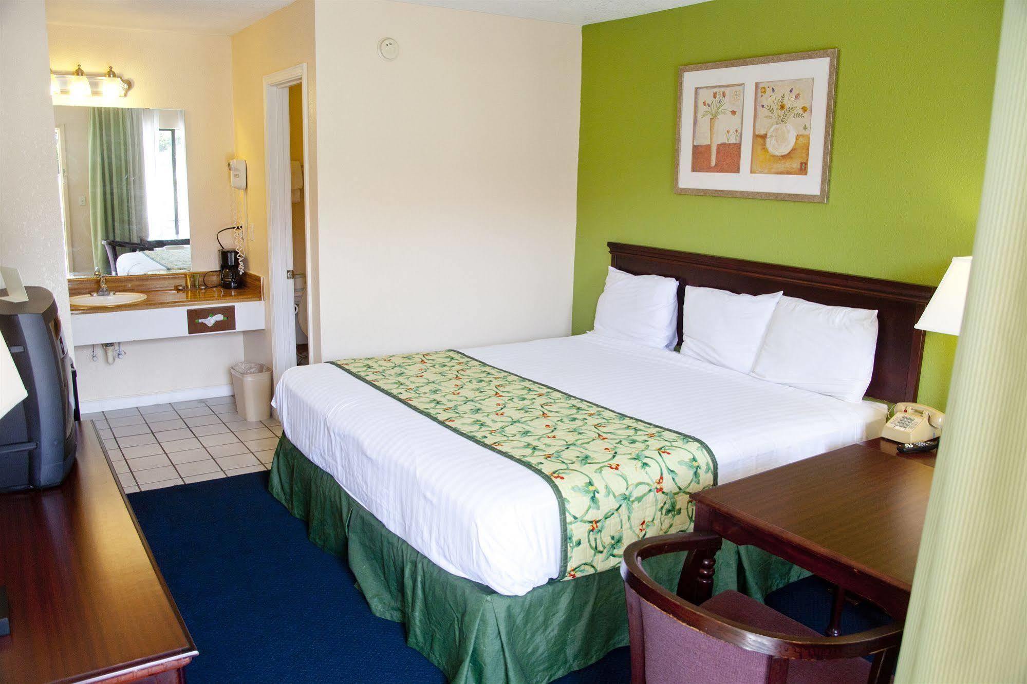 Days Inn By Wyndham Defuniak Springs Esterno foto