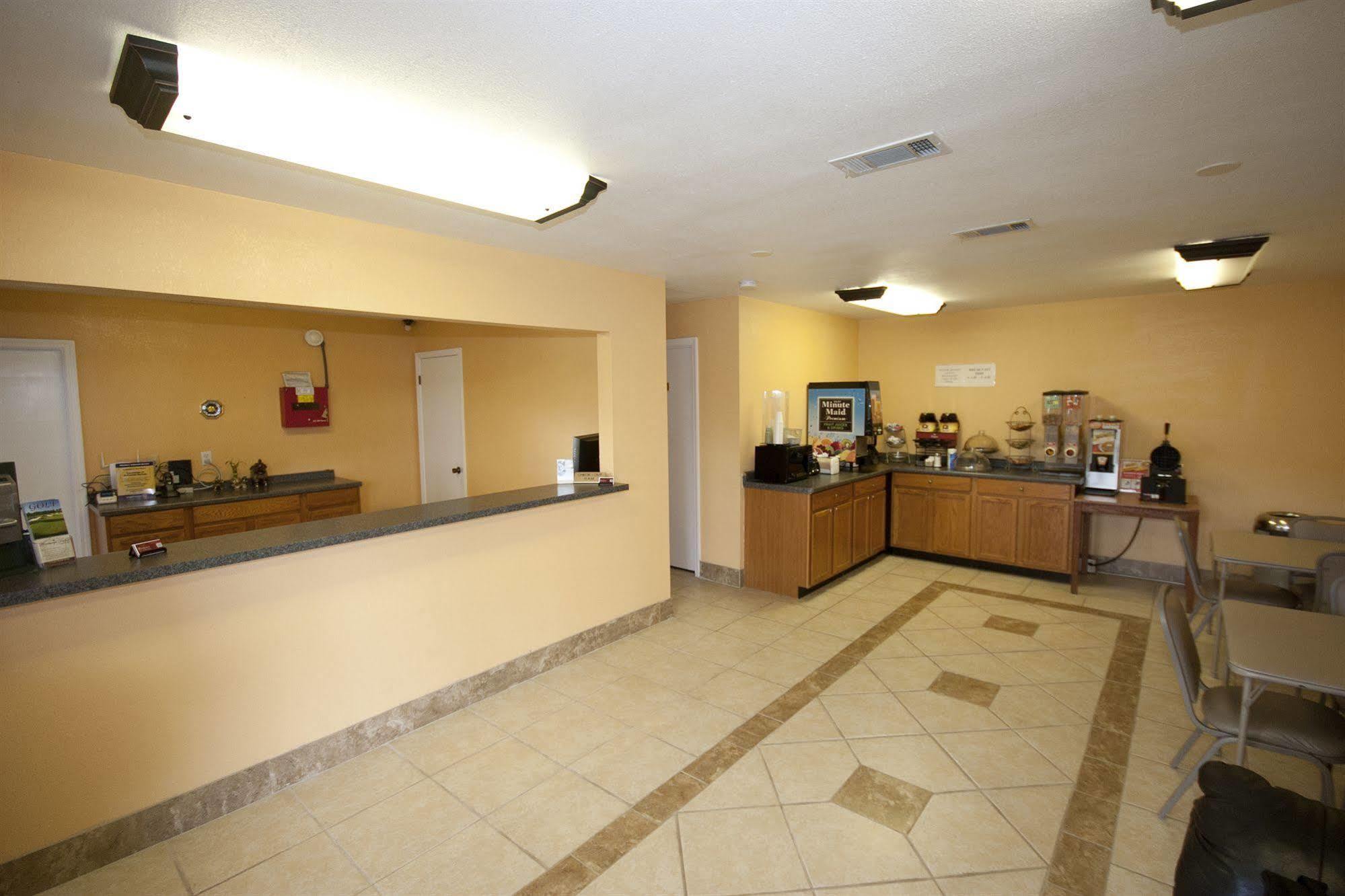 Days Inn By Wyndham Defuniak Springs Esterno foto